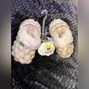 Toddlers slip on shoes